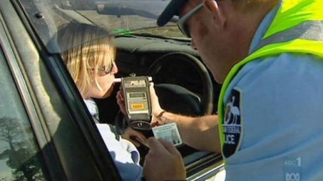 Australia chính thức áp dụng phạt nặng lái xe uống rượu (22/5/2019)