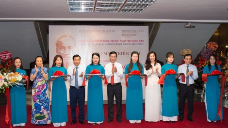 THỜI SỰ 21H30 ĐÊM 15/5/2019: Khai mạc triển lãm “Những tấm gương bình dị mà cao quý” tại Bảo tàng Hồ Chí Minh (Hà Nội)