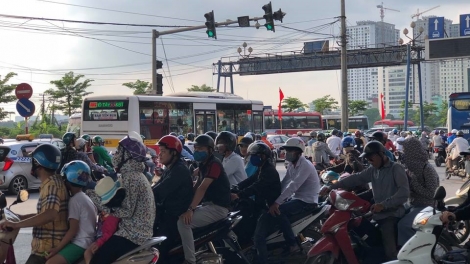 Mật độ giao thông tại các thành phố lớn tăng cao trong ngày cuối cùng kỳ nghỉ lễ 5 ngày. (Thời sự trưa 1/5/2019)