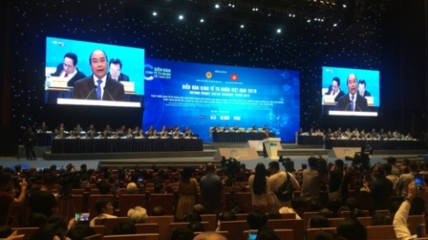 THỜI SỰ 12H TRƯA 2/5/2019:  Trong khuôn khổ Diễn đàn kinh tế tư nhân Việt Nam 2019 sáng nay, diễn ra đồng thời 5 chuyên đề về: Du lịch, kinh tế số, chủ động khai thác hiệu quả Hiệp định CPTPP, dòng vốn trung và dài hạn cho phát triển kinh tế- xã hội, phát triển bền vững chuỗi giá trị nông lâm thủy sản hội nhập quốc tế.