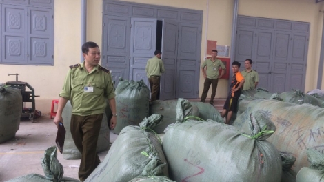 Quản lý thị trường Lạng Sơn ngăn chặn lô hàng quần áo giả mạo nhãn hiệu nổi tiếng (10/5/2019)