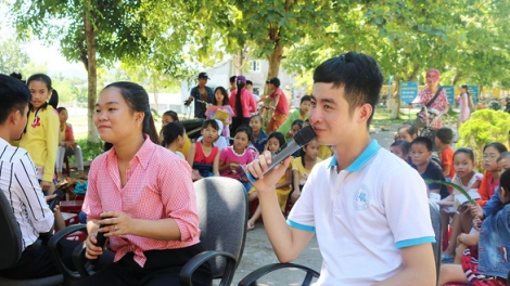 Du học sinh mang tiếng Anh về dạy cho trẻ nghèo (23/6/2019)