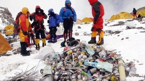Chiến dịch thu dọn rác trên đỉnh Everest (6/6/2019)