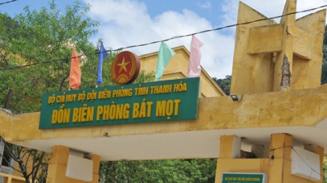 THỜI SỰ 18H00 CHIỀU 4/6/2019: Đồn Biên phòng Bát Mọt, tỉnh Thanh Hóa nhận đỡ đầu 2 người con của Thiếu tá Biên phòng hy sinh vào chiều qua khi bắt vụ vận chuyển 12.000 viên ma túy tổng hợp