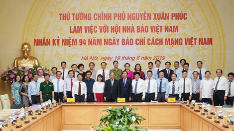 THỜI SỰ 21H30 ĐÊM 19/6/2019: Làm việc với Hội Nhà báo Việt Nam, Thủ tướng Nguyễn Xuân Phúc đề nghị báo chí quay lại với giá trị ban đầu của báo chí cánh mạng và thực hiện sứ mạng mới đó là chống lại tin giả, tin xấu độc.