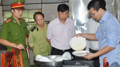 THỜI SỰ 12H TRƯA 27/6/2019: 56.000 cơ sở vi phạm an toàn thực phẩm bị phát hiện trong 6 tháng qua.