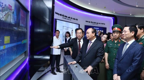 THỜI SỰ 12H TRƯA 1/6/2019: Phát biểu tại lễ kỷ niệm 30 năm thành lập Tập đoàn Công nghệ viễn thông quân đội Viettel, Thủ tướng Nguyễn Xuân Phúc đánh giá, Viettel là một trong ít các doanh nghiệp Việt Nam có khả năng cạnh tranh quốc tế với các tập đoàn hàng đầu khu vực và thế giới; một trong những đơn vị đi đầu về công nghệ 5G. Đơn vị phải đi đầu trong cuộc cách mạng công nghiệp 4.0