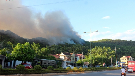 THỜI SỰ 12H TRƯA 29/6/2019: Cháy rừng tại Hà Tĩnh bùng phát trở lại, uy hiếp một số trạm xăng, khách sạn và hàng chục hộ dân.