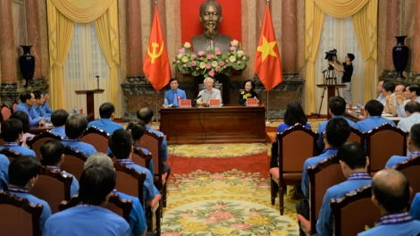 THỜI SỰ 12H00 TRƯA 20/7/2019: Tổng Bí thư, Chủ tịch nước Nguyễn Phú Trọng gặp mặt Đoàn đại biểu cán bộ công đoàn tiêu biểu nhân kỷ niệm 90 năm ngày thành lập Công đoàn Việt Nam