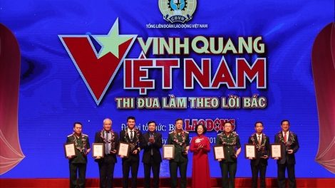 THỜI SỰ 18H00 CHIỀU 7/7/2019: 19 tập thể, cá nhân xuất sắc đã được vinh danh trong chương trình Vinh quang Việt Nam với chủ đề “Thi đua làm theo lời Bác”