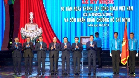 THỜI SỰ 12H00 TRƯA 28/7/2019: Thủ tướng Nguyễn Xuân Phúc dự Lễ mít tinh kỷ niệm 90 năm Ngày thành lập Công đoàn Việt Nam
