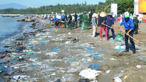 Ngăn chặn rác thải bảo vệ môi trường biển (27/7/2019)