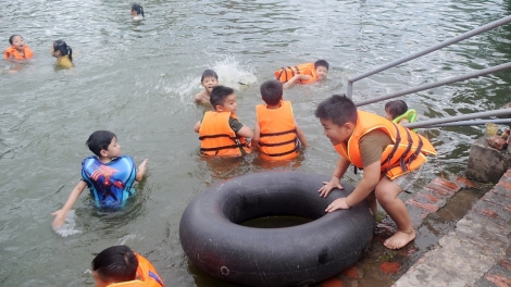 Cần trang bị cho trẻ những kỹ năng gì để phòng chống đuối nước? (12/7/2019)