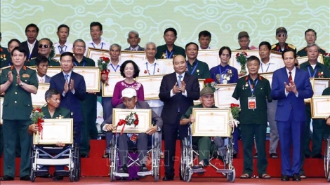 THỜI SỰ 12H TRƯA 25/7/2019: Thủ tướng Nguyễn Xuân Phúc dự Gặp mặt tuyên dương thương binh nặng tiêu biểu toàn quốc năm 2019.