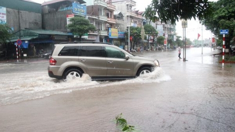 Bạn hữu đường xa: Kinh nghiệm xử lý khi xe ô tô đi qua vùng ngập nước (15/8/2019)