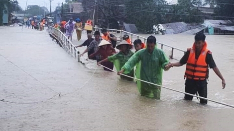 Mưa xuống đâu, lụt đó: Thấy rõ “nhân tai”! (12/8/2019)
