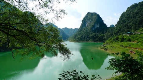 Điểm đến hấp dẫn và mới lạ ở Cao Bằng: Hồ Thang Hen (16/8/2019)