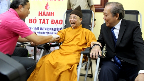 THỜI SỰ 18H00 CHIỀU 4/8/2019: 500 tăng ni, phật tử đăng ký hiến máu và 150 người đăng ký hiến mô, tạng. Ngày hội là điểm khởi đầu cho một hành trình nhân ái - Cứu một mạng người phúc đẳng hà sa