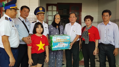 Cảnh sát biển Việt Nam đồng hành cùng ngư dân huyện đảo Phú Qúy, Bình Thuận (23/8/2019)