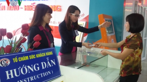 THỜI SỰ 21H30 ĐÊM 4/8/2019: Chính sách thông tuyến bảo hiểm y tế được áp dụng tại bệnh viện ngoài công lập giúp đảm bảo quyền lợi cho người bệnh và tạo ra một cuộc cạnh tranh công bằng, mạnh mẽ giữa hệ thống y tế công và tư, cũng như giữa các đơn vị với nhau