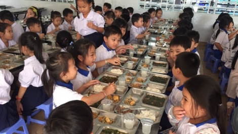 Thực phẩm bẩn vào trường học: Siết trách nhiệm, tăng giám sát (27/9/2019)