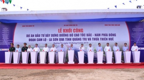 THỜI SỰ 12H TRƯA 16/9/2019: Thủ tướng Nguyễn Xuân Phúc phát lệnh khởi công tuyến Cam Lộ - La Sơn, thuộc Dự án đường bộ cao tốc Bắc – Nam.