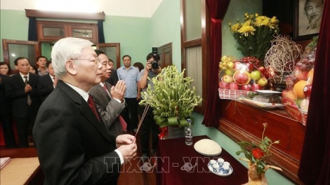 THỜI SỰ 12H TRƯA 1/9/2019: Tổng Bí thư, Chủ tịch nước Nguyễn Phú Trọng dâng hương tưởng niệm Chủ tịch Hồ Chí Minh tại Nhà 67, trong Khu di tích Chủ tịch Hồ Chí Minh tại Phủ Chủ tịch.
