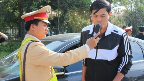 Xử phạt nặng với người có nồng độ cồn khi điều khiển phương tiện giao thông – Thực hiện quyết liệt để thay đổi nhận thức (13/1/2020)