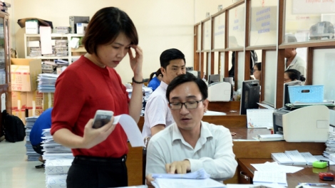 THỜI SỰ 12H TRƯA 30/1/2020: Ngày làm việc đầu năm mới ở TP HCM và Hà Nội: Công chức, viên chức đến đúng giờ, giải quyết ngay hồ sơ, thủ tục cho dân và doanh nghiệp.