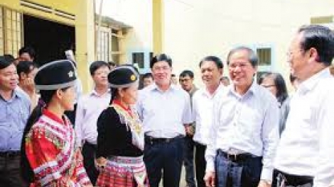 Các thầy, cô giáo ở điểm Trường tiểu học Đạ Rsal, thôn Đạ M’Pô, xã Liêng Srônh, huyện Đam Rông, tỉnh Lâm Đồng, yêu nghề, thương trẻ, quyết tâm bám bản, bám lớp (10/1/2020)