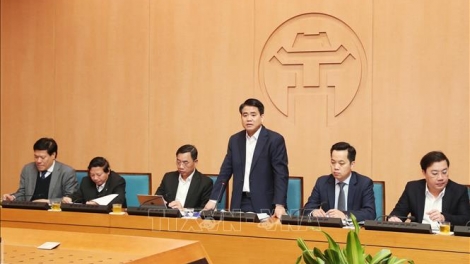 Chủ tịch UBND Hà Nội Nguyễn Đức Chung yêu cầu ngành y tế chuẩn bị số lượng khẩu trang dự phòng, tính đến khả năng phát miễn phí cho người dân khi cần thiết (31/1/2020)