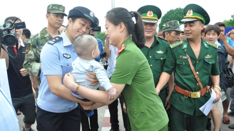 Giải pháp nào ngăn chặn tình trạng mua bán người qua biên giới? (10/1/2020)