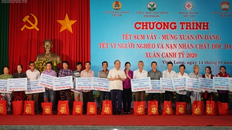 THỜI SỰ 12H TRƯA 14/1/2020: Thủ tướng Nguyễn Xuân Phúc dự chương trình “Tết sum vầy”, “Tết vì người nghèo và nạn nhân chất độc da cam” Xuân Canh Tý 2020 tại tỉnh Vĩnh Long.