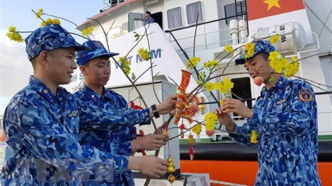 Không khí đón Tết sớm trên tàu cảnh sát biển 9004 (16/1/2020)