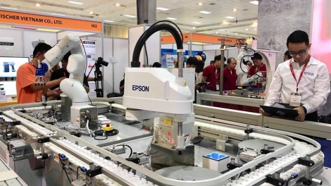 Kim ngạch xuất nhập khẩu vượt mốc 500 tỷ đô la Mỹ: Thành quả đến từ hội nhập (7/1/2020)