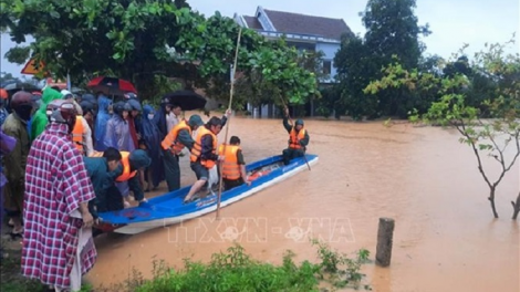 THỜI SỰ 18H CHIỀU 9/10/2020: Các địa phương miền Trung tập trung mọi nguồn lực giúp người dân ứng phó với mưa lũ.