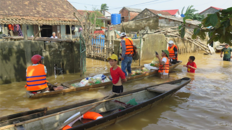 Miền Trung dốc sức khắc phục mưa lũ, đối phó bão số 8 (24/10/2020)