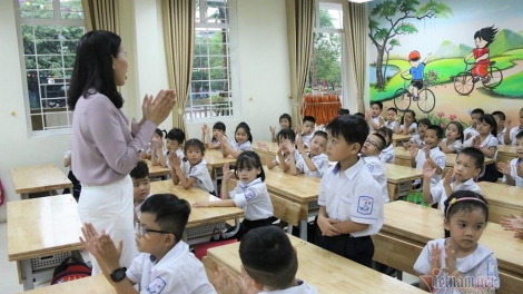 Bộ Giáo dục và Đào tạo phản hồi trước ý kiến về chương trình sách giáo khoa lớp 1 "quá nặng" (2/10/2020)
