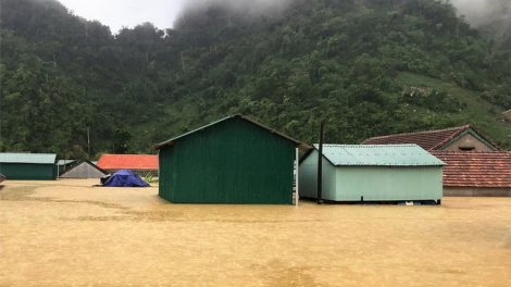 Nhà phao tránh lũ an toàn của người dân miền núi Quảng Bình (25/10/2020)