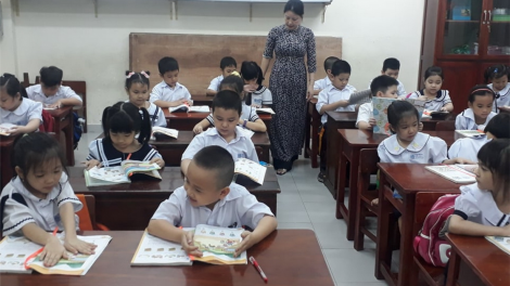 Đà Nẵng: Phụ huynh và giáo viên đều kêu về chương trình lớp 1 quá nặng (8/10/2020)