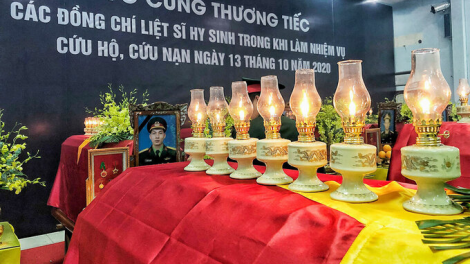 THỜI SỰ 12H TRƯA 18/10/2020: Lễ viếng, lễ truy điệu 13 cán bộ, chiến sỹ hy sinh khi tham gia cứu hộ, cứu nạn tại Thủy điện Rào Trăng 3 được tổ chức trọng thể sáng nay.