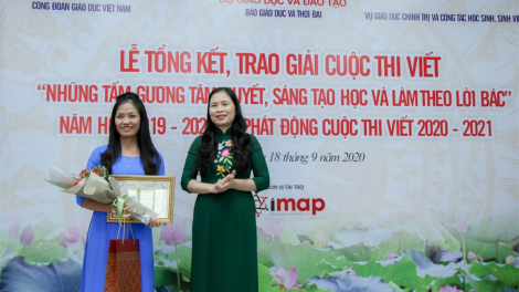 Cô giáo Nguyễn Thị Lệ với tác phẩm “Bông hoa đẹp giữa đời thường” (20/10/2020)