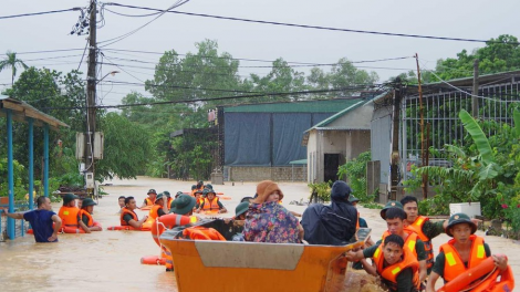 Tình quân dân trong mưa lũ (15/10/2020)