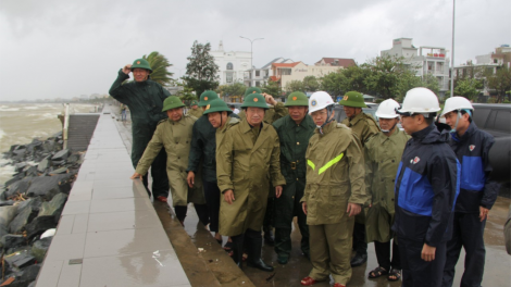 Phó Thủ tướng Trịnh Đình Dũng: bảo vệ tính mạng người dân, tích cực tìm kiếm 26 thuyền viên mất tích (28/10/2020)