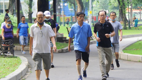 “Người dân vẫn chủ quan, phớt lờ quy định bắt buộc đeo khẩu trang nơi công cộng” (23/11/2020)