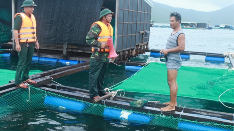 Sơ tán dân khỏi vùng nguy cơ sạt lở, không để ai ở lại lồng bè nuôi trồng thuỷ sản (9/11/2020)