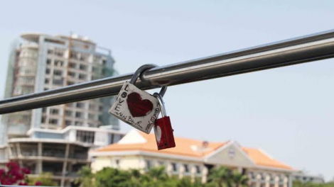Cần Thơ cho phép mở lại hoạt động gắn “ổ khóa tình yêu” trên cầu đi bộ Ninh Kiều (23/11/2020)
