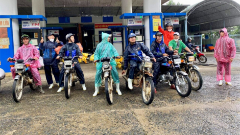 “Tiếp sức” cùng đoàn cứu trợ đến với xã cô lập ở Phước Sơn, Quảng Nam (20/11/2020)