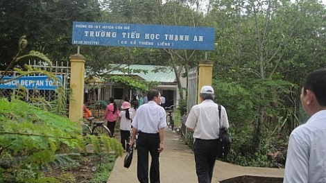 Đem con chữ về vùng khó, câu chuyện của cô giáo Đinh Thị Vân Anh, trường tiểu học Thạnh An, huyện Cần Giờ, TP HCM (19/11/2020)