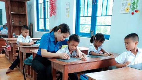 Cô giáo Đinh Thị Kem - Người giáo viên tiêu biểu năm 2020 (17/11/2020)